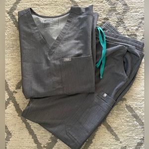 Figs Womens large set